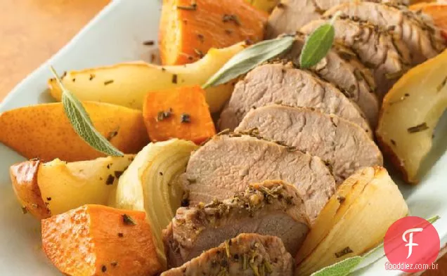 Lombo de porco assado com batata-doce e peras
