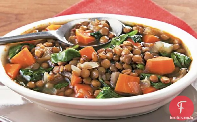 Sopa de lentilha e espinafre em fogão lento