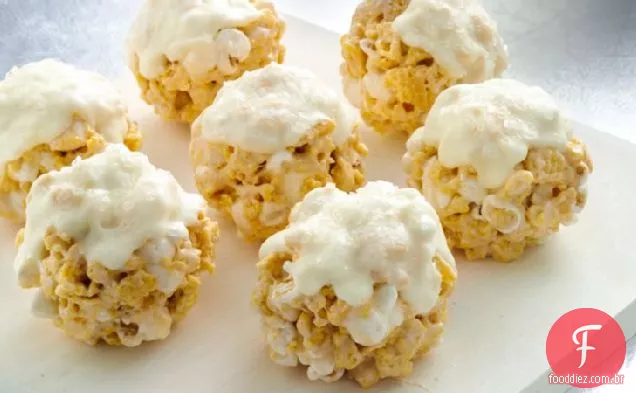 Muddy Buddies ® Snickerdoodle Snowballs