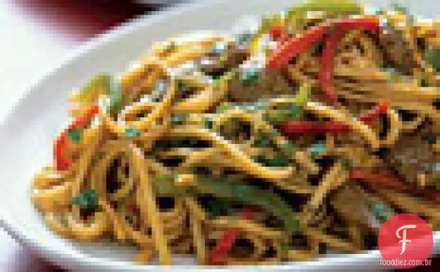 Macarrão frito com Curry de Cordeiro de Cingapura