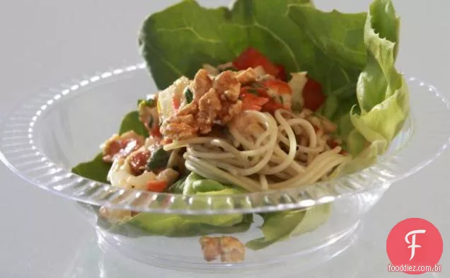 Envoltório de frango asiático com molho de pimenta e milho caramelo