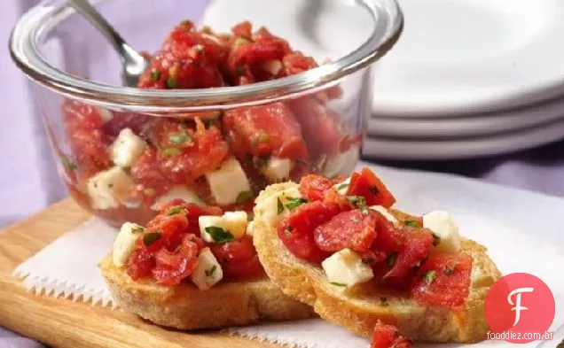 Crostini de alho com mussarela fresca
