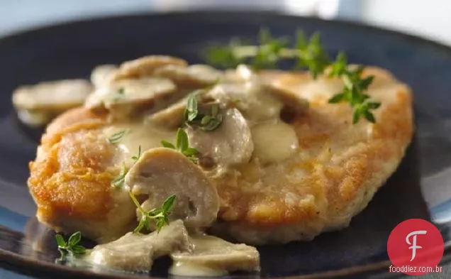 Frango Dijon sufocado em cogumelos