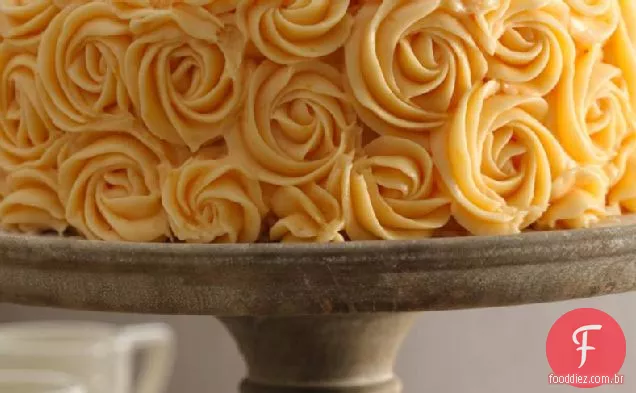 Pêssegos e Bolo De Creme De Manteiga