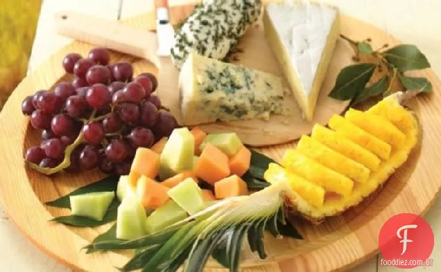 Prato de frutas e queijo