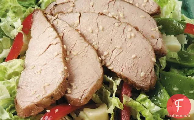 Salada asiática de porco e vegetais