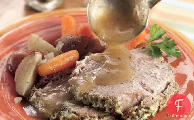 Carne de porco e batatas com alecrim