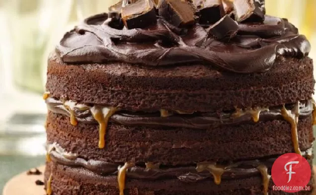 Bolo de camada de Chocolate alto, escuro e robusto