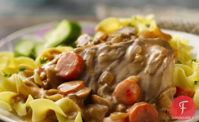 Bife suíço e molho de cogumelos com fogão lento