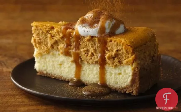 Cheesecake de abóbora com molho de caramelo