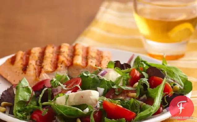 Salada Caprese com verduras