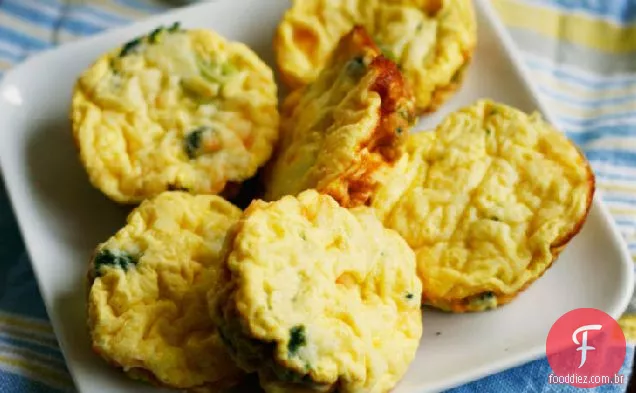 Brócolis e Cheddar Mini Frittatas