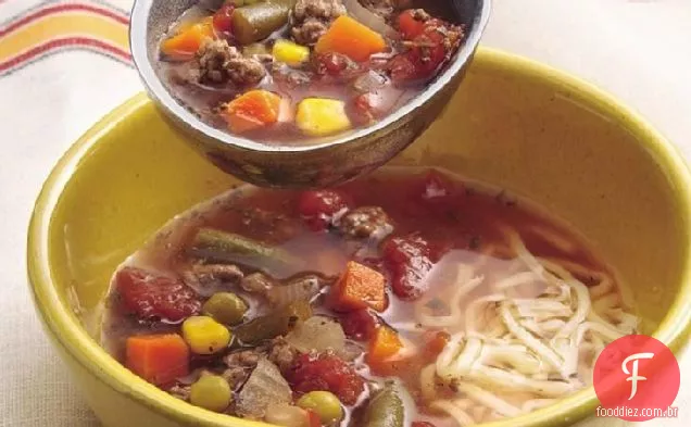 Sopa de carne e vegetais com Mussarela