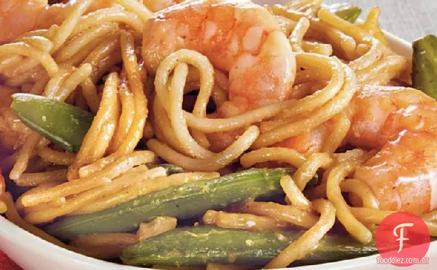 Camarão e ervilhas Lo Mein