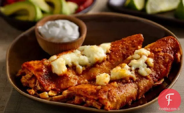 Chile e Enchiladas de frango com alho assado