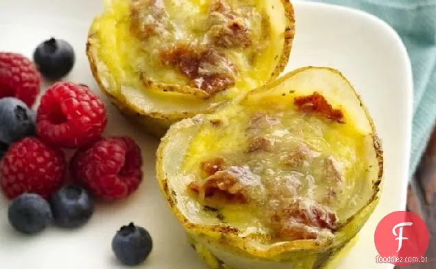 Mini quiches de café da manhã com crosta de batata