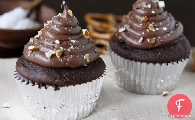 Cupcakes de Chocolate com Caramelo Salgado surpresa Central