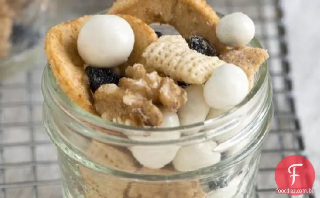 Apple Blueberry Chex Mix