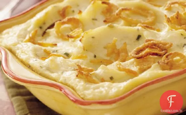 Creme de leite à frente e purê de batatas com cebolinha