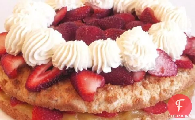 Bolo De Morango Com Camada De Limão