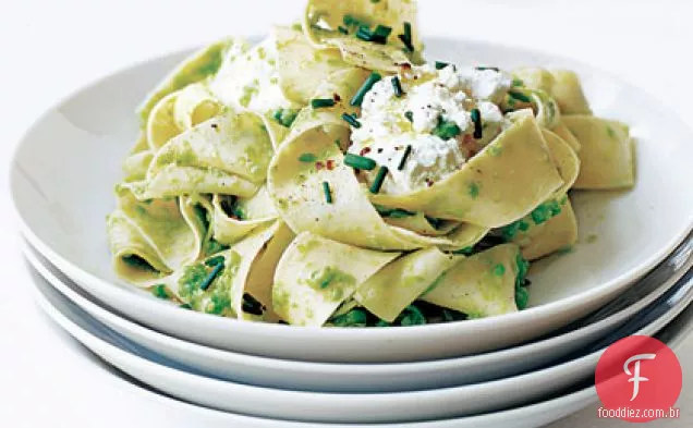 Macarrão com ervilhas esmagadas