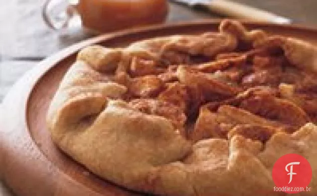 Crostata de maçã com molho de caramelo