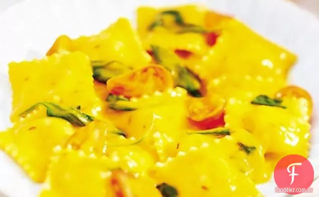 Ravioli com molho de ervilha rachado