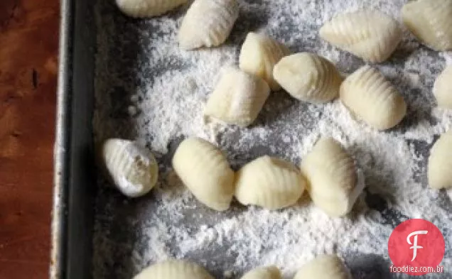 Nhoque Com Cogumelos Morel E Ervilhas