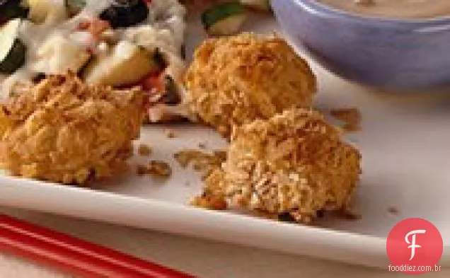 Pedaços de frango crocantes com molho de amendoim tailandês