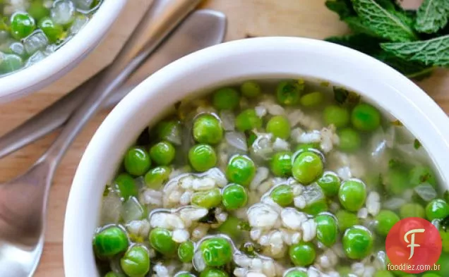 Sopa De Primavera De Limão Com Ervilhas E Arroz