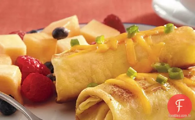 Bacon e queijo Blintzes