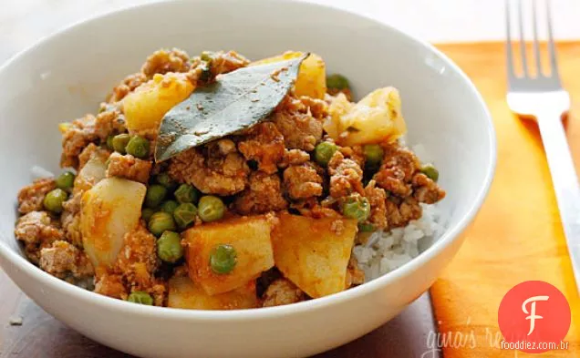 Peru Moído Com Batatas E Ervilhas