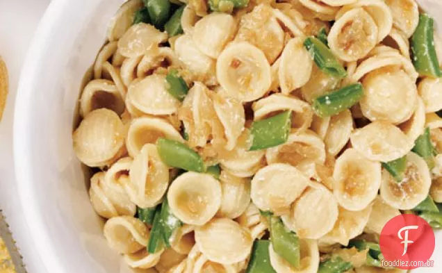 Orecchiette Com Cebolas Caramelizadas, Ervilhas De Açúcar E Ricot