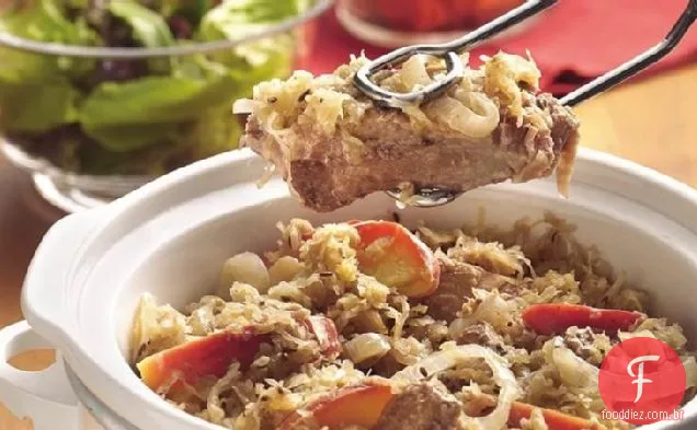Costelas e chucrute em estilo Country com fogão lento
