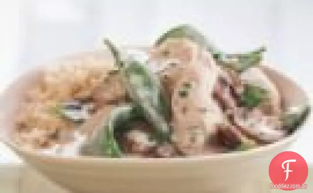 Ervilhas De Neve E Curry Verde De Frango