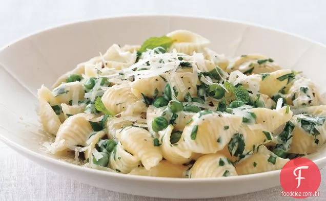Macarrão Com Ervilhas, Creme, Salsa E Hortelã