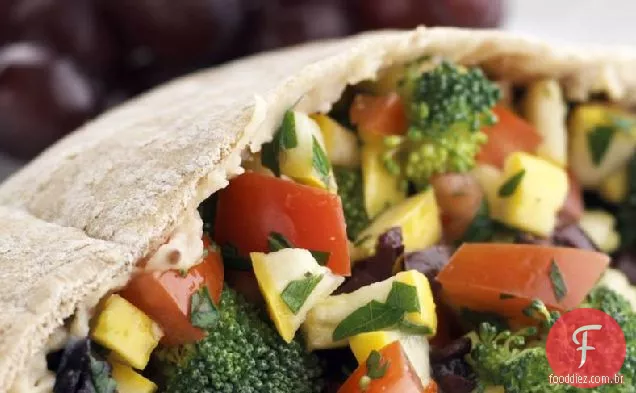 Salada vegetariana magra em um bolso
