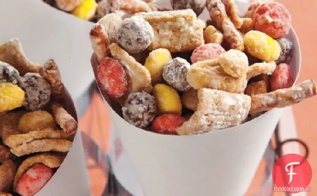 Mistura Crocante Do Partido Do Cereal Da Manteiga De Amendoim