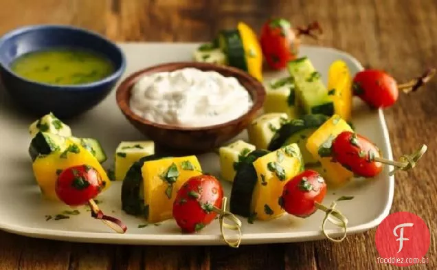 Kabobs vegetais frescos com Jalapeño Aioli