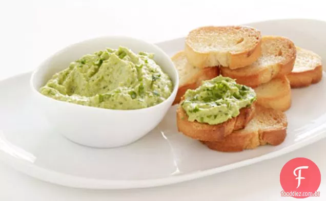Ervilha Fresca Hummus Crostini Com Ervilha Tendril Enfeite