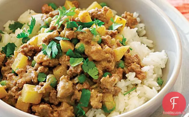 Cordeiro Keema com batatas e ervilhas