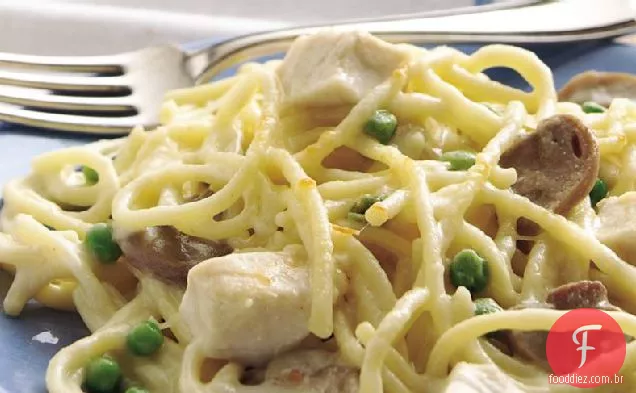 Tetrazzini de frango com ervilhas