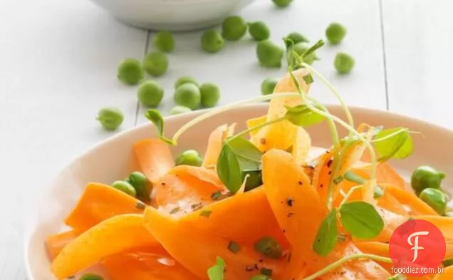 Receita De Salada Fresca De Cenoura, Ervilha E Hortelã