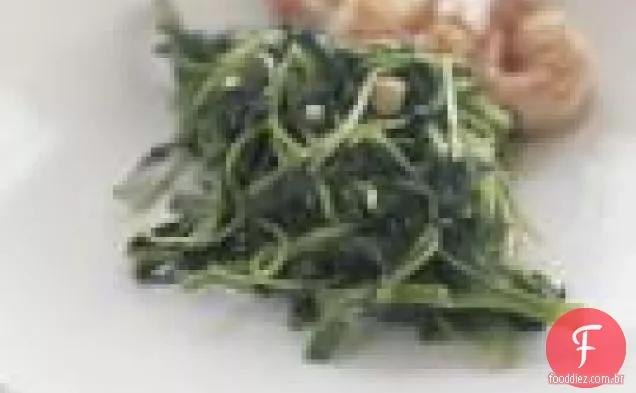 Rebentos de ervilha frita com alho