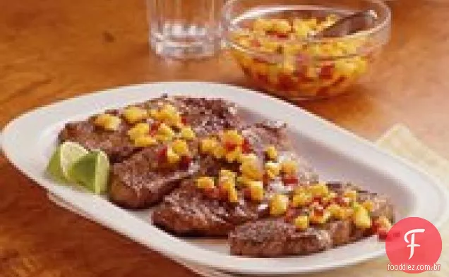 Strip bifes com salsa de manga-pêssego