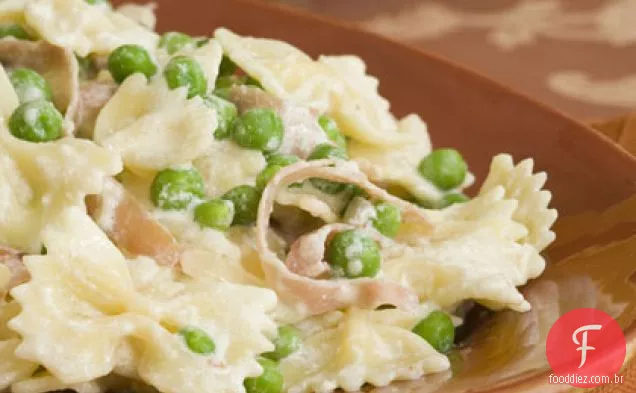 Farfalle com Prosciutto e ervilhas verdes