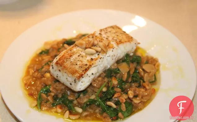 Alabote Assado Na Panela Com Limão Cremoso E Espinafre Farro W / Sabor