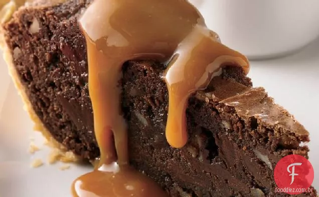 Torta de Brownie Fudgy com molho de caramelo