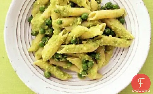 Macarrão com Pesto de amêndoa e ervilha