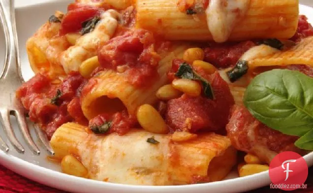 Massa de tomate-manjericão com mussarela fresca
